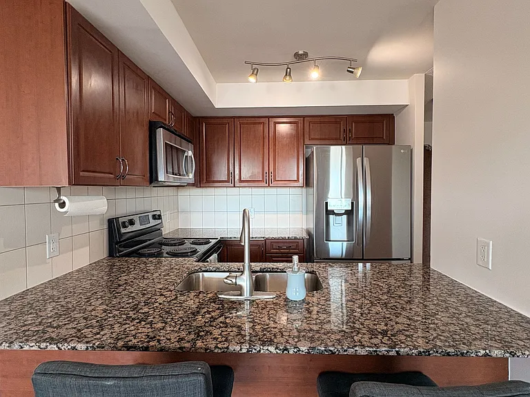 60 Fairfax Cres #425 — Photo 9