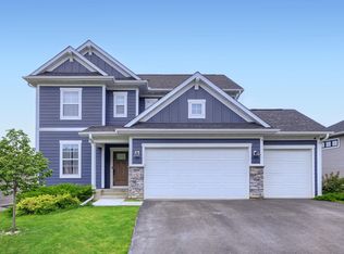126 Maple Ter, Waconia, MN 55387