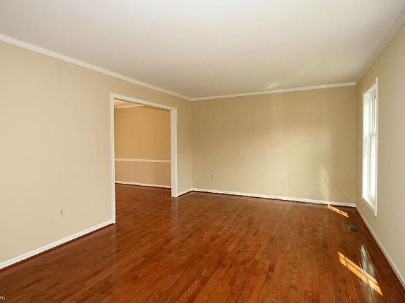3rd image of 9322 Hobart Ct