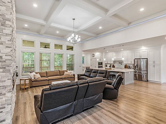 4th image of 425 Crossvine Way