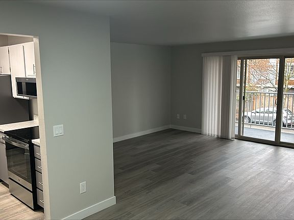 3rd image of 9100 Roosevelt Way NE #305