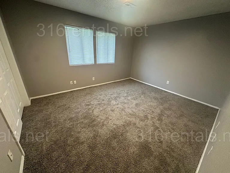 511-13 S. Edwards — Photo 9