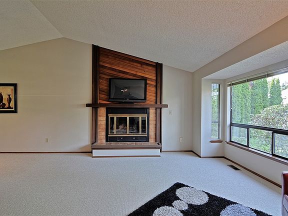 4th image of 2210 140th Pl SE