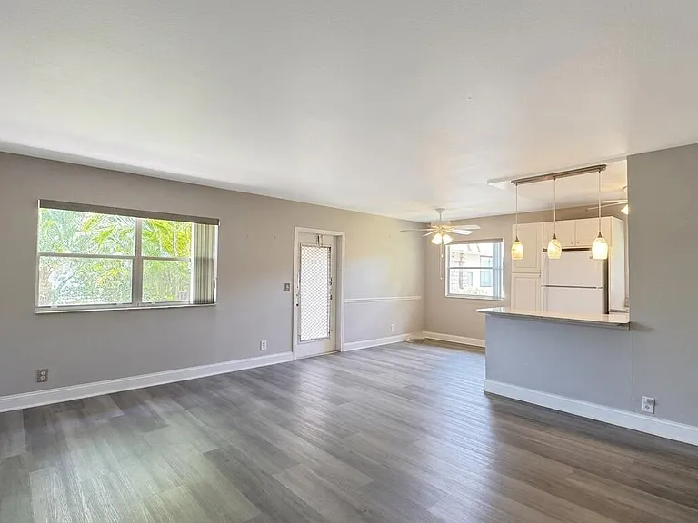 220 Seville Ct #J — Photo 6
