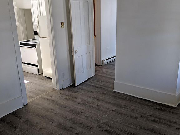 4th image of 19 E Saint Clair St APT B