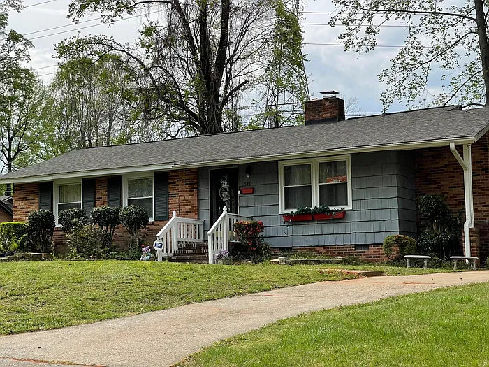 3 bed, 2.0 bath, 1118 sqft, $1,750 — Photo 1