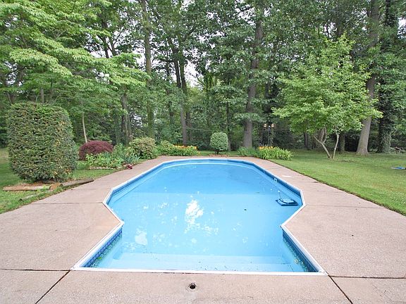 4th image of 4846 Hartley Ln