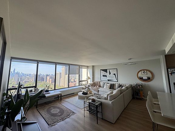 3rd image of 2800 N Lake Shore Dr APT 3204
