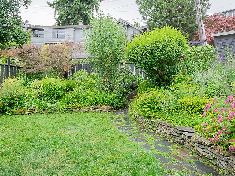 1557 Madrona Dr — Photo 23