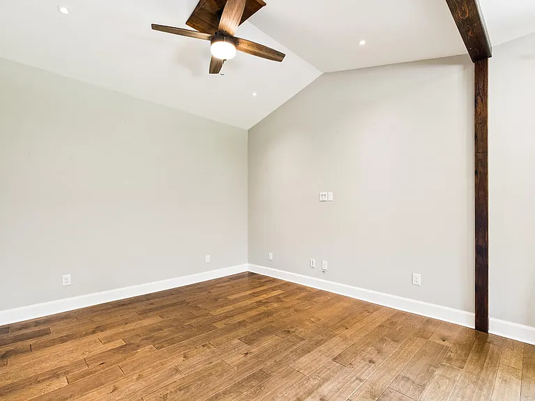 6121 Red Bud Ln — Photo 11