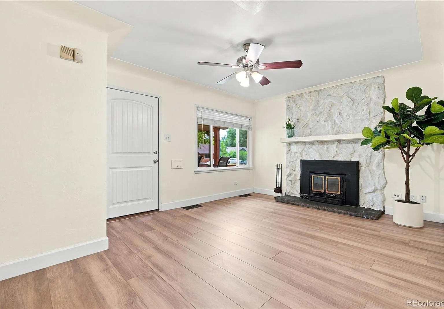 3 bed, 2.0 bath, 1743 sqft, $3,500 — Photo 3