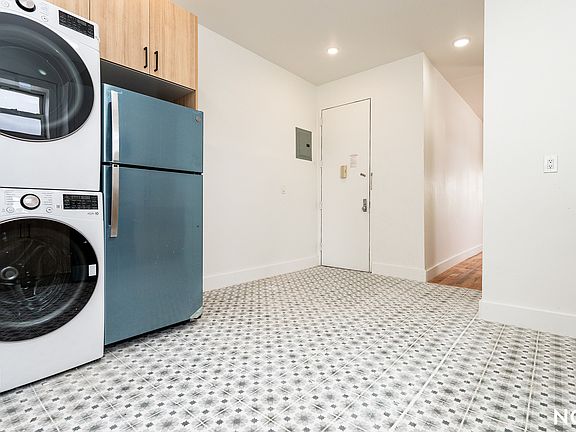 3rd image of 88 Menahan St #3D