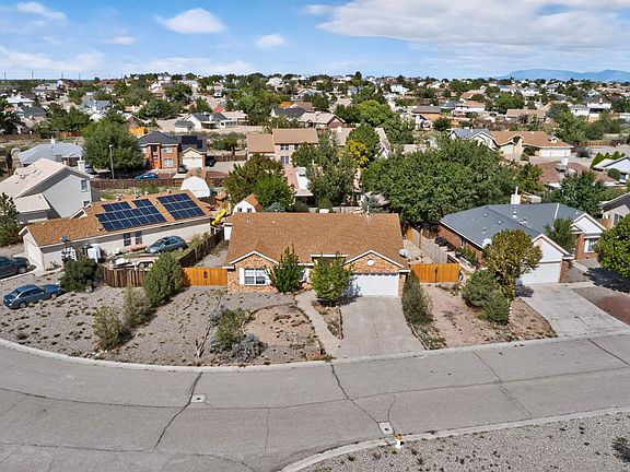 3rd image of 19 Pinon Ave