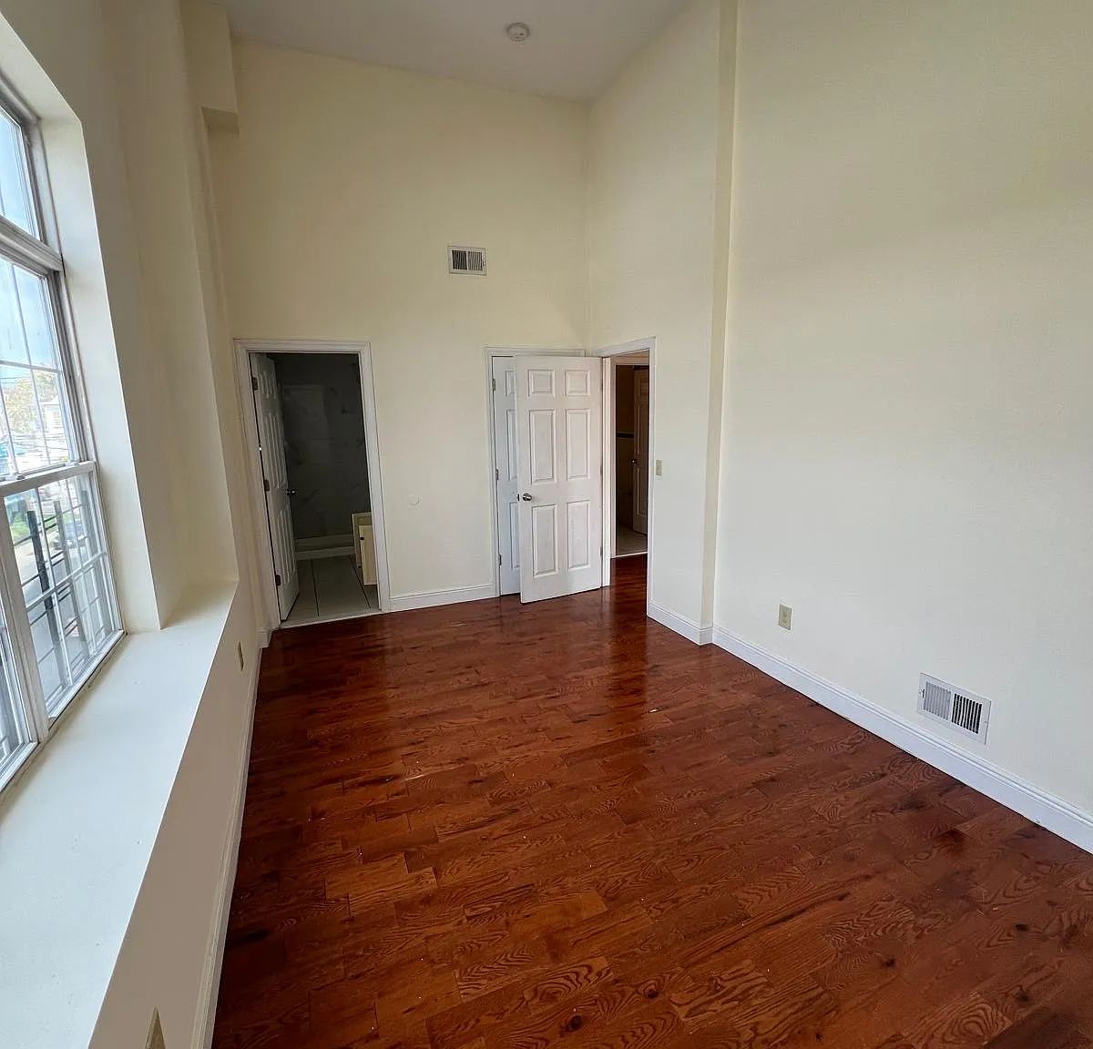 2 bed, 10 sqft, $2,650 — Photo 3
