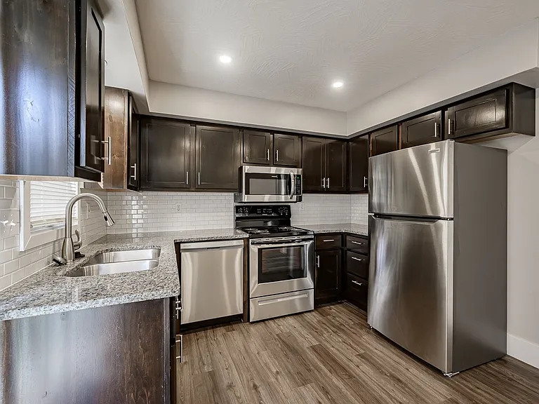 Montclair Point Condominiums — Photo 18