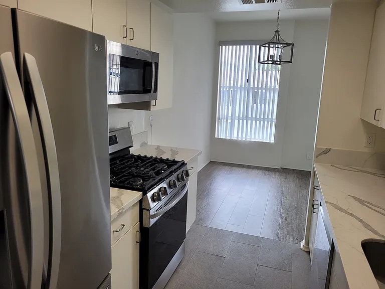 100 S Hayworth Ave #103 — Photo 14