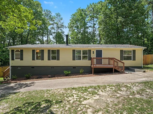 63 Mullins Dr, Lillington, NC 27546