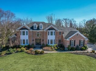 1 Mapleshade Dr, Whippany, NJ 07981