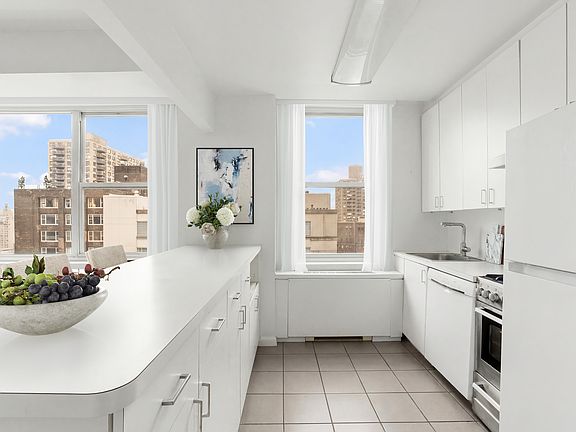 4th image of 155 E 34th St #Phf