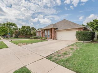 225 Jennifer Ln, Arlington, TX 76002