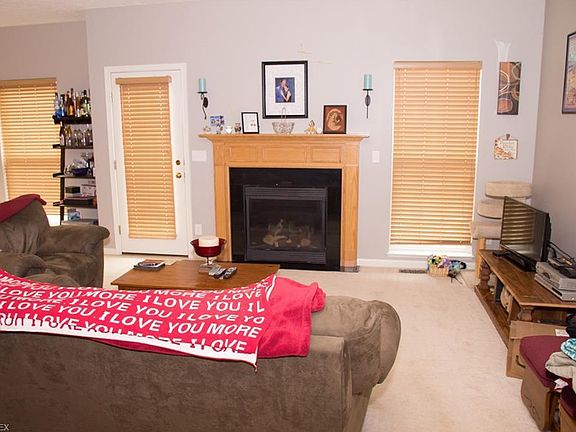 4th image of 2924 Cambridge Cir