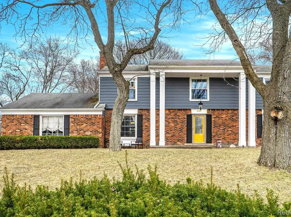 2017 Fox Glen Ct, Bloomfield Hills, MI 48304