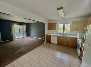 665 E Maple Ave, Mundelein, IL 60060