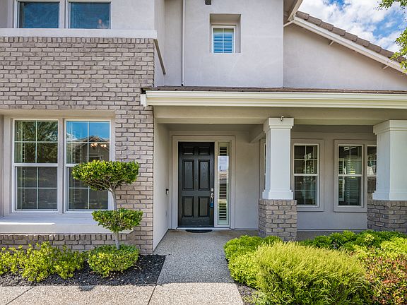 2nd image of 1689 Grey Owl Cir
