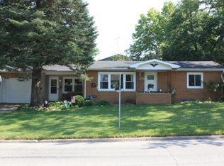 415 Peace St, Pella, IA 50219