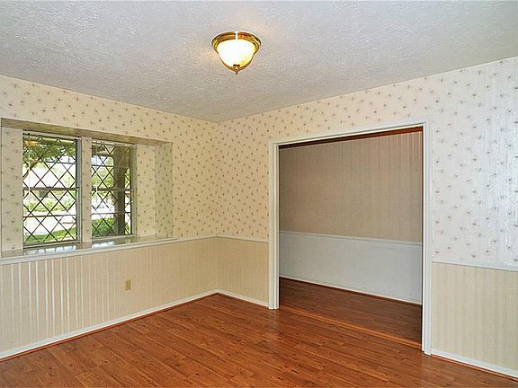 5th image of 2301 Goodrich St