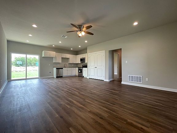 4th image of 3712 Skylane Ave