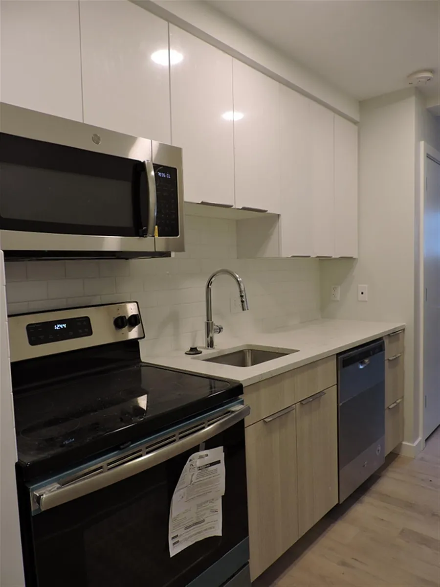 Building Photo - 10 Soden St #5