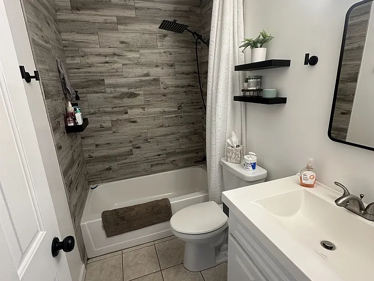 824 W 9th St #824 — Photo 6