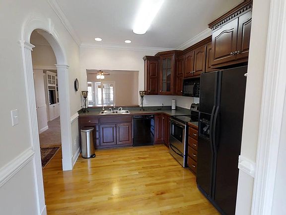 5th image of 4890 Independence Dr APT 9