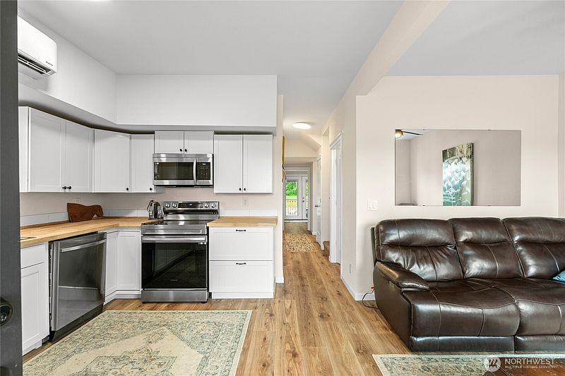 2nd image of 618 Randall Street