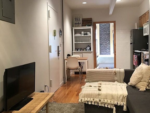 5th image of 250 Mulberry St APT 9
