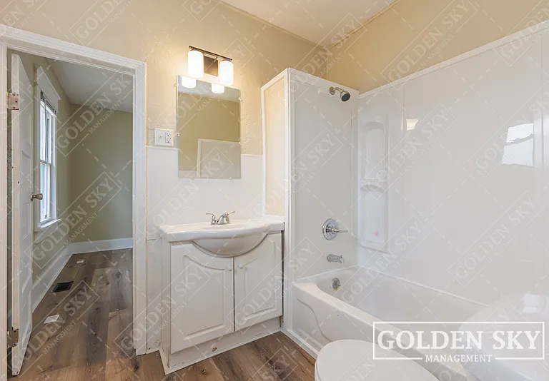 2440 S Hoyt Ave — Photo 4