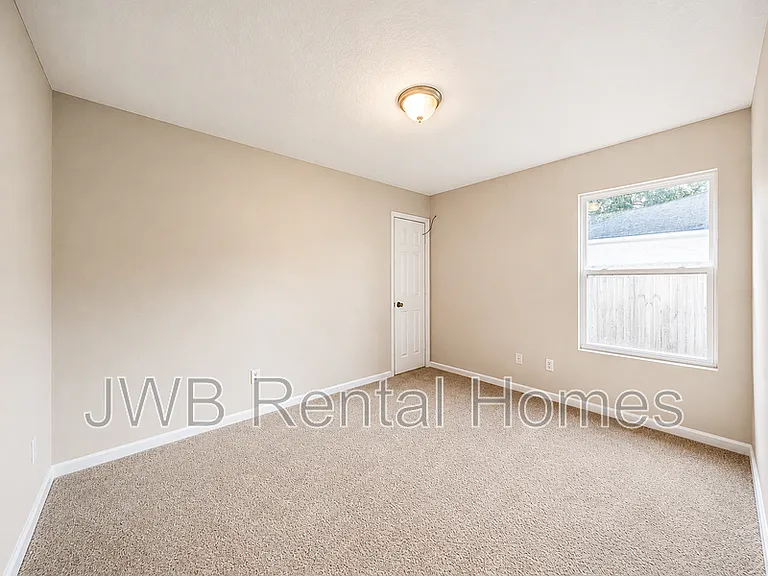 2923 W 3rd St — Photo 8