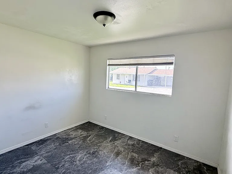 24460 Myers Ave — Photo 20