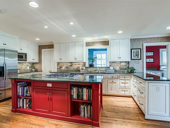 4th image of 5309 Royal Crest Dr