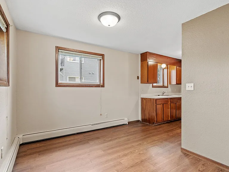 2180-3 dining area