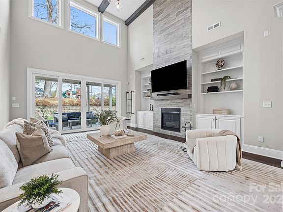 5th image of 208 S Shore Dr