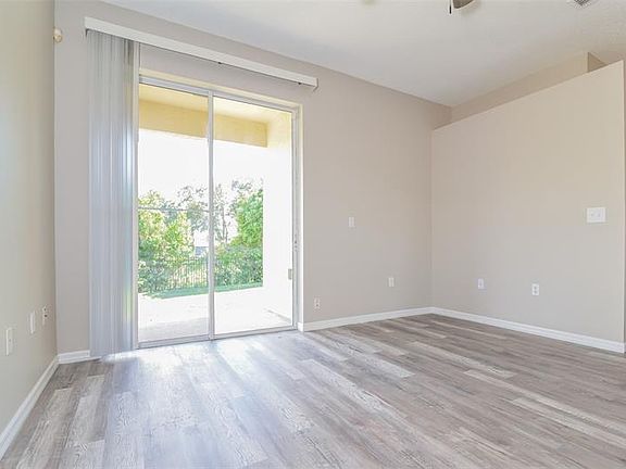 5th image of 518 E Idlewild Ave