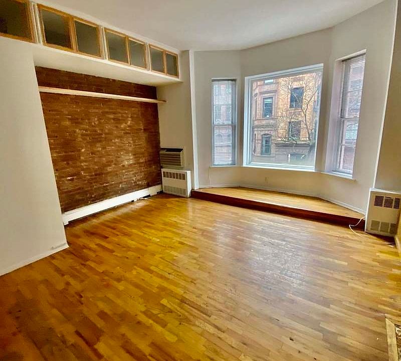1st image of 65 W 69th St #3