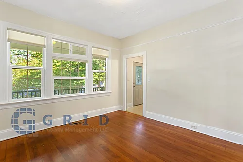 3922 N Michigan Ave Photo 1