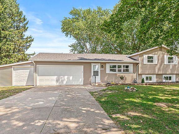 3rd image of 52680 Walsingham Ln