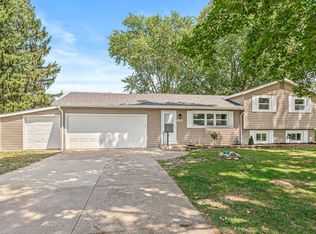 52680 Walsingham Ln, South Bend, IN 46637