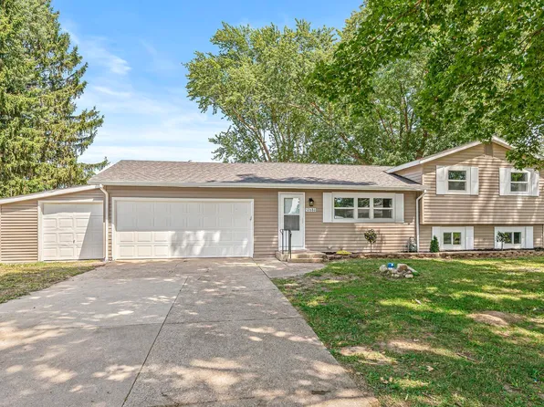 52680 Walsingham Ln, South Bend, IN 46637