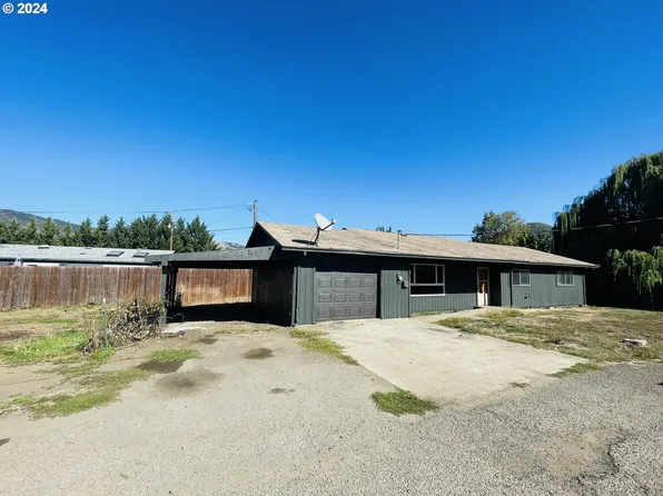 141 Tessia Ln, Myrtle Creek, OR 97457