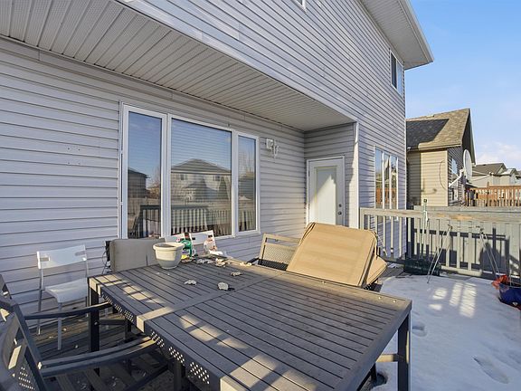 5th image of 233 Macewan Rd SW